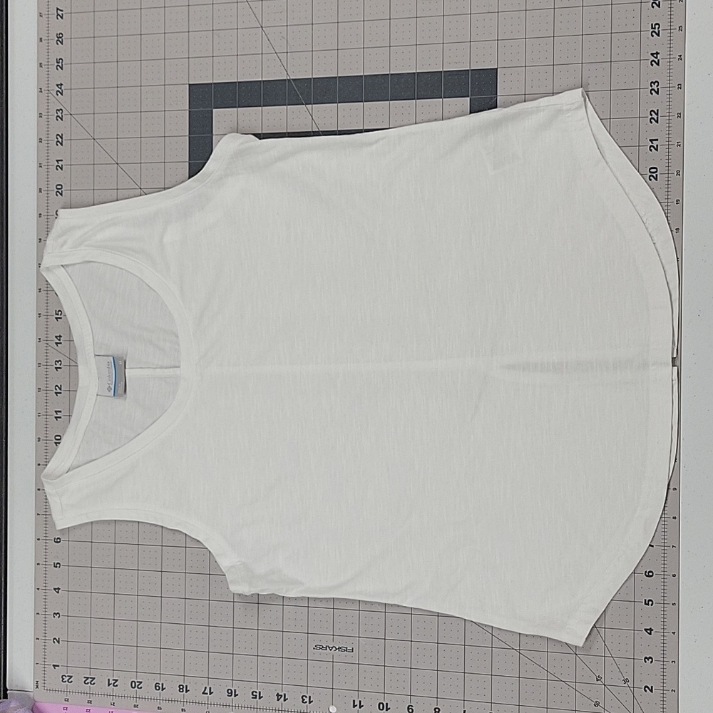 Womens columbia athletic shirt tank size medium M, white with split tail